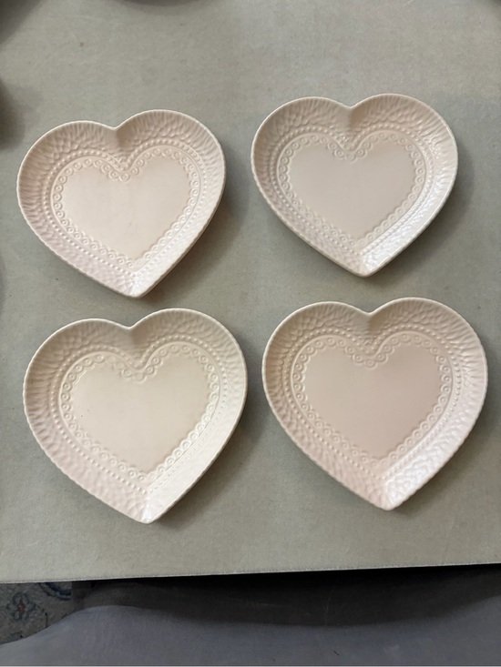 Crofton Other - Set of 4 Heart-Shaped Ceramic Dessert Plates in Blush Pink